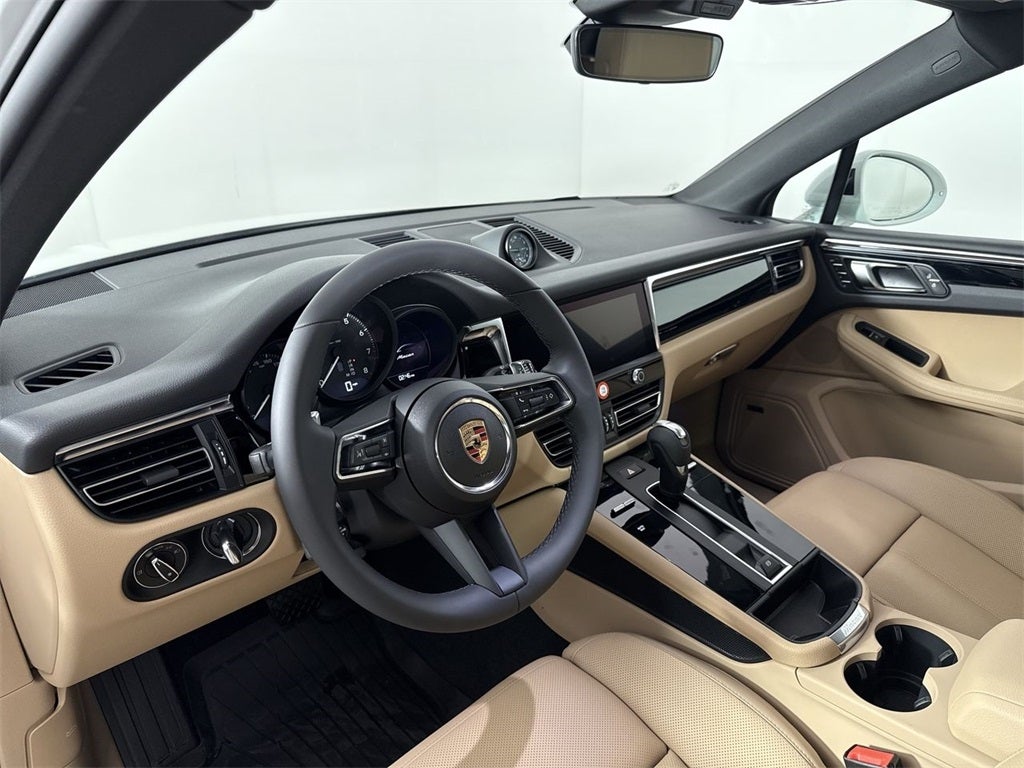 2025 Porsche Macan AWD