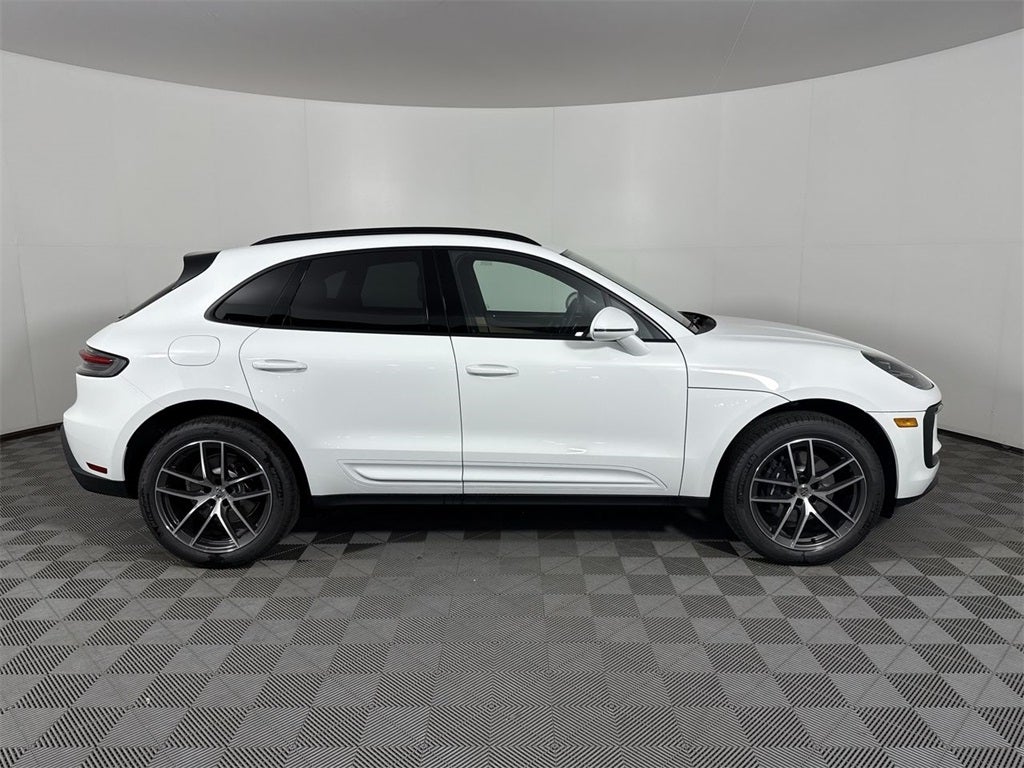 2025 Porsche Macan AWD