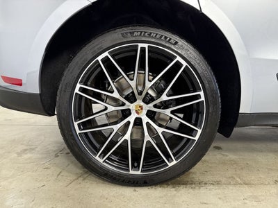 2026 Porsche Macan AWD