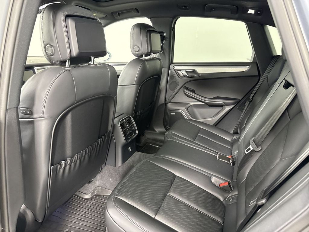 2026 Porsche Macan AWD