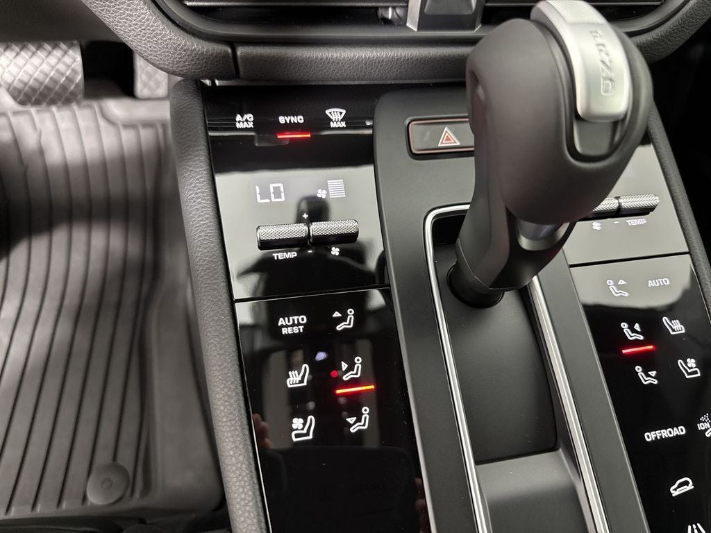 2026 Porsche Macan AWD
