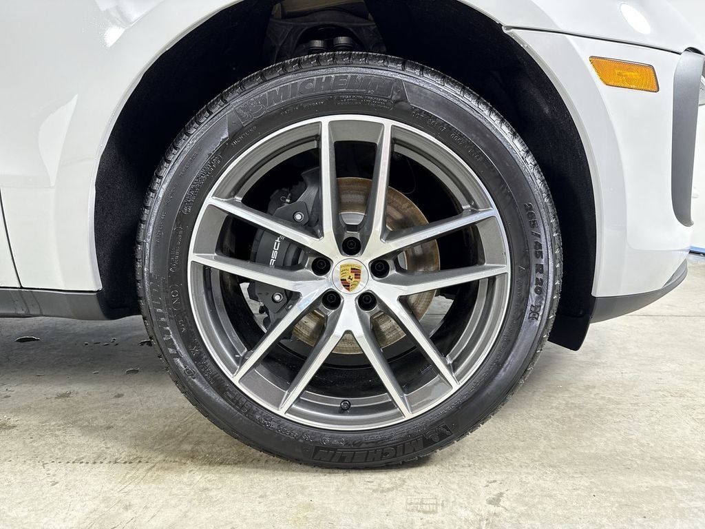 2026 Porsche Macan AWD