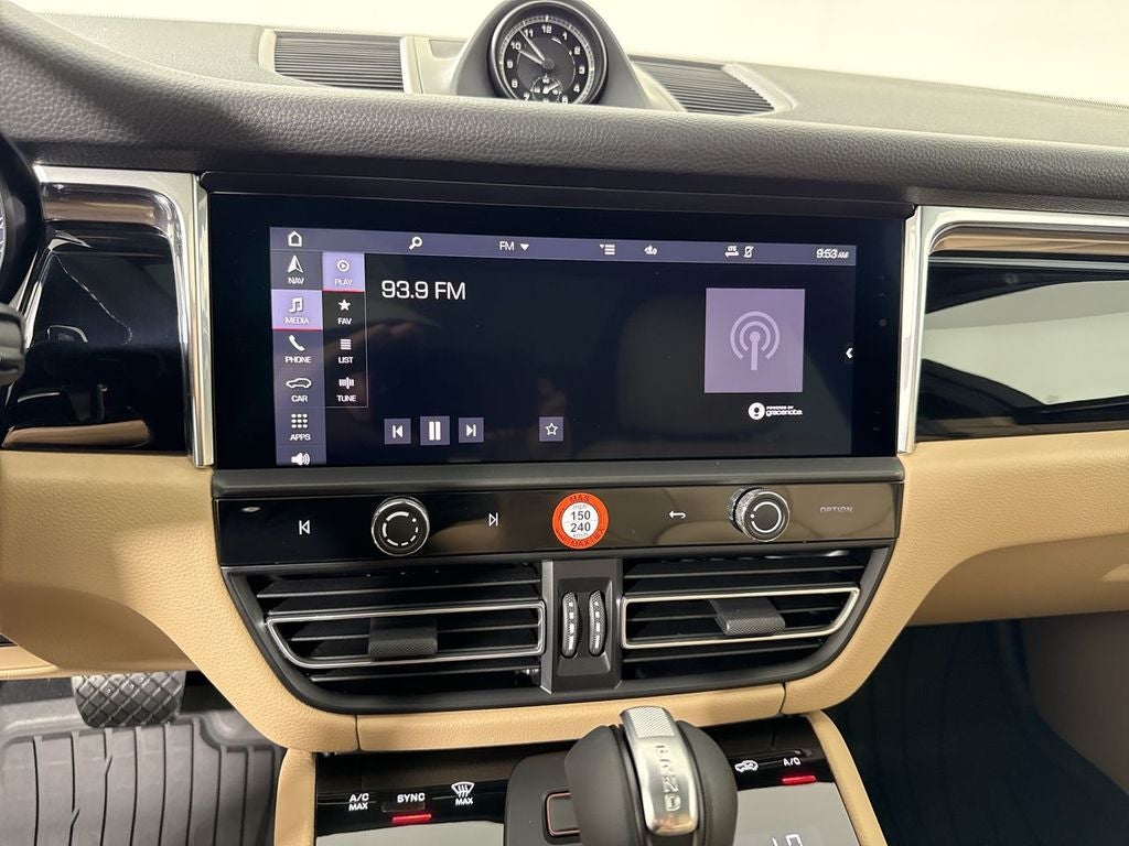 2026 Porsche Macan AWD