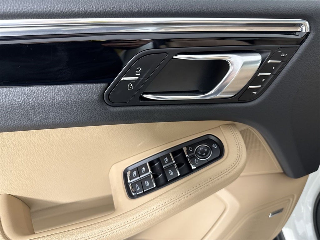 2025 Porsche Macan AWD