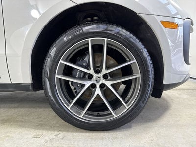 2025 Porsche Macan AWD