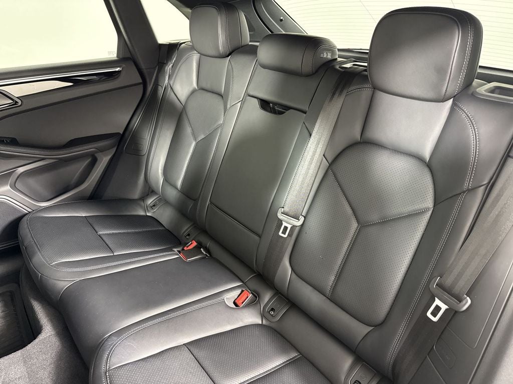 2025 Porsche Macan AWD