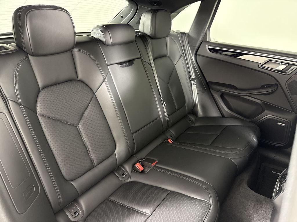 2025 Porsche Macan AWD