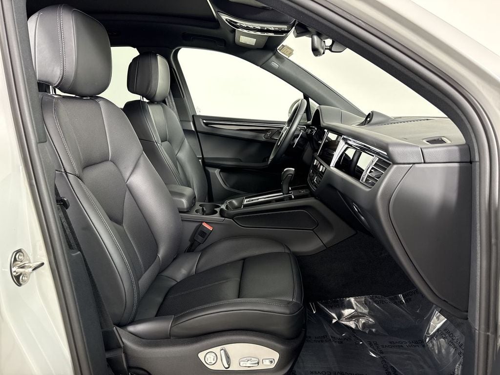 2025 Porsche Macan AWD