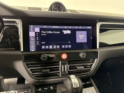 2025 Porsche Macan AWD