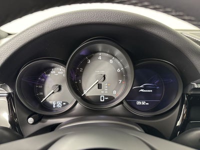 2025 Porsche Macan AWD