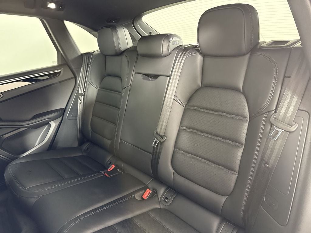 2026 Porsche Macan AWD