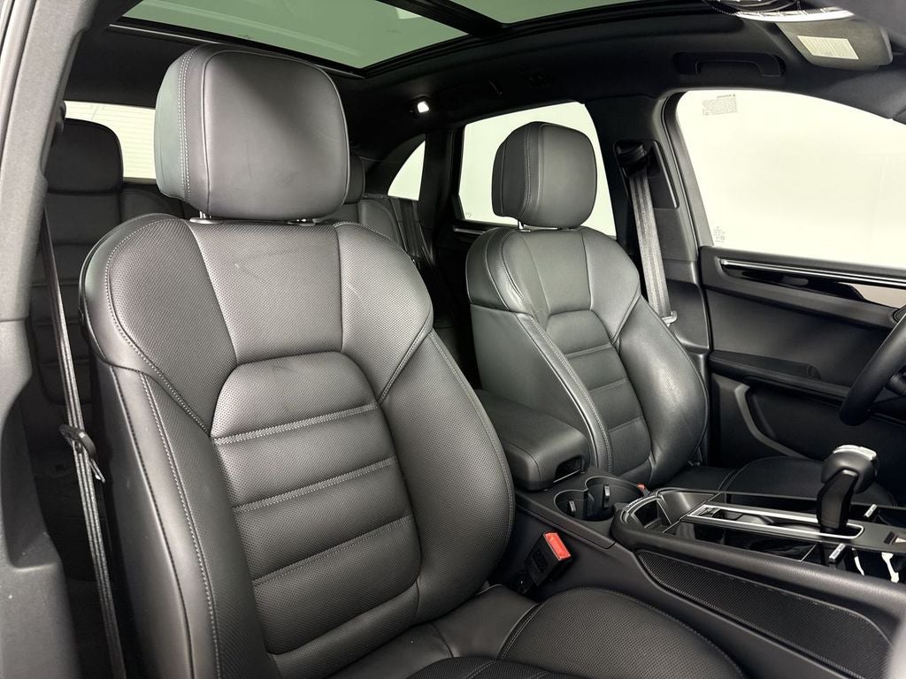 2026 Porsche Macan AWD