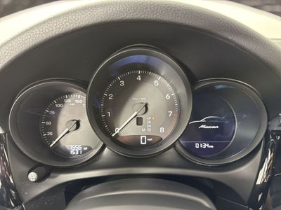 2026 Porsche Macan AWD
