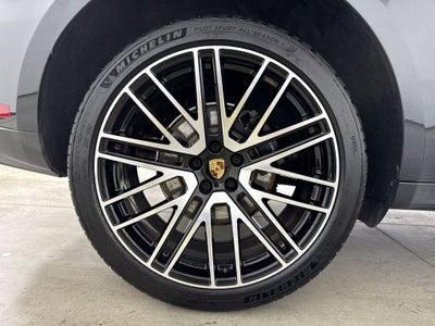 2026 Porsche Macan AWD