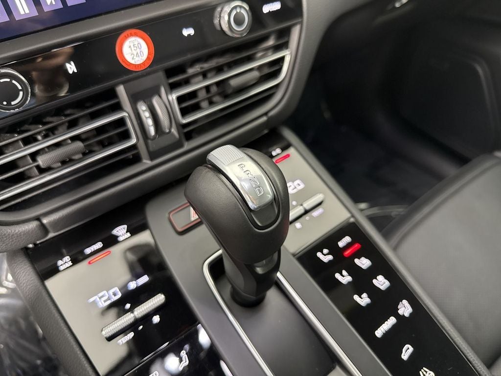 2026 Porsche Macan AWD