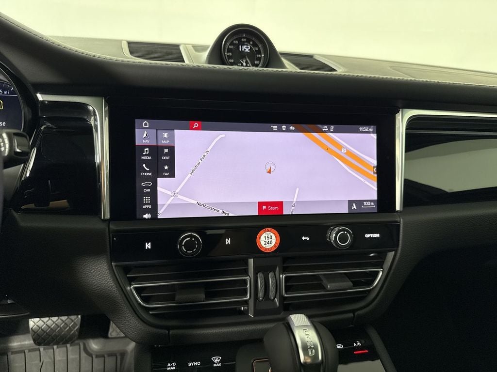 2026 Porsche Macan AWD