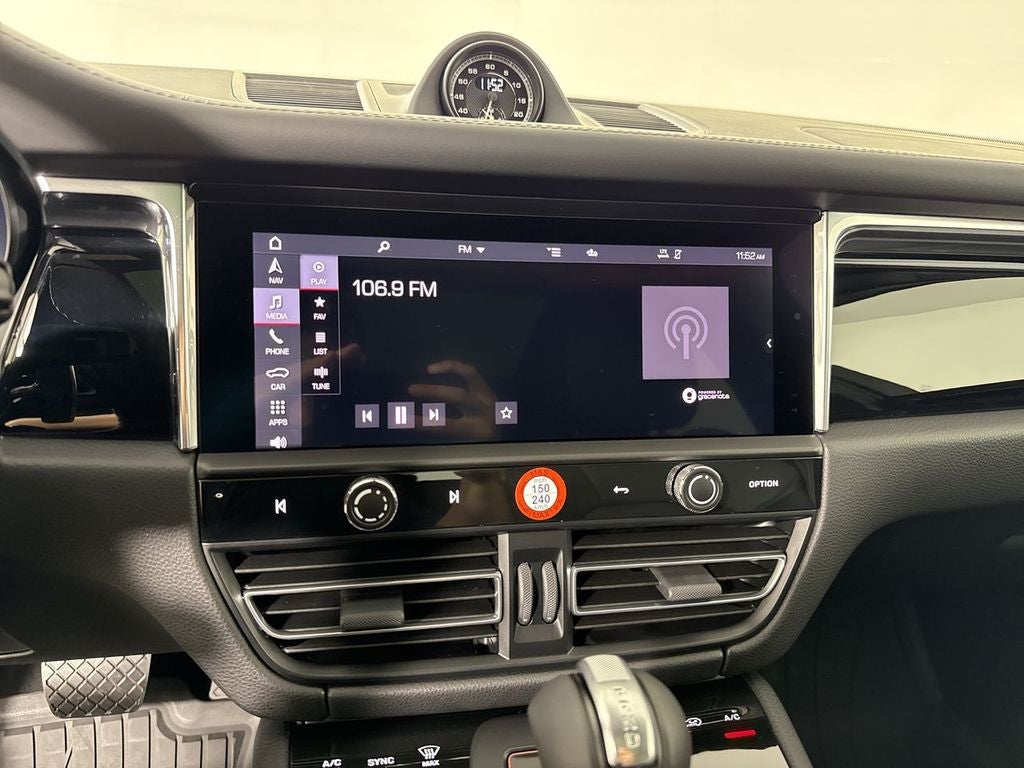 2026 Porsche Macan AWD