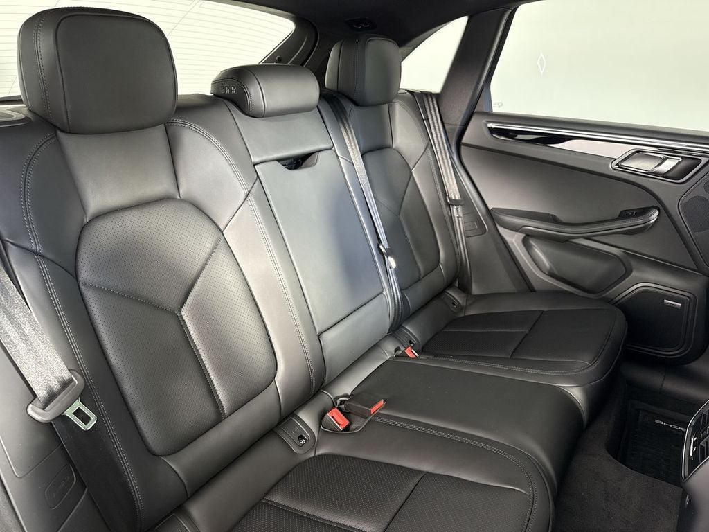 2026 Porsche Macan AWD