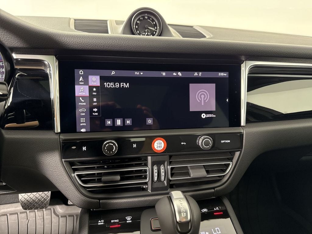 2026 Porsche Macan AWD