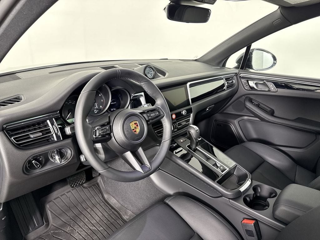 2026 Porsche Macan AWD