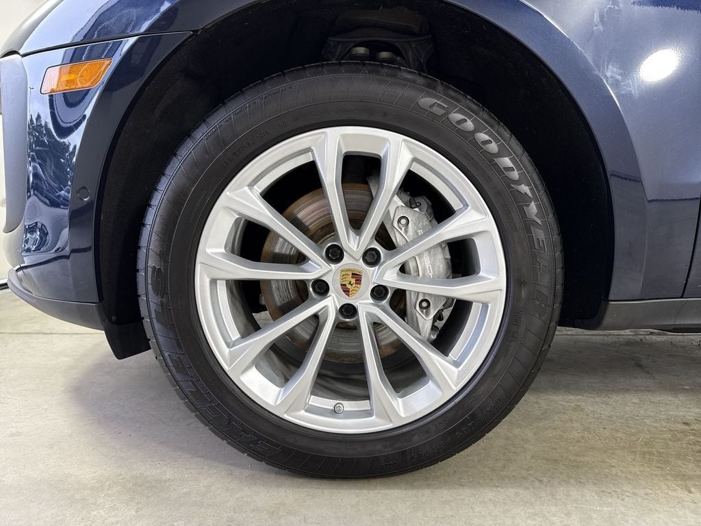 2023 Porsche Macan T