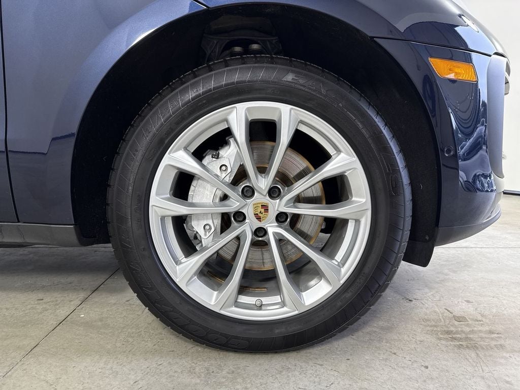 2023 Porsche Macan T