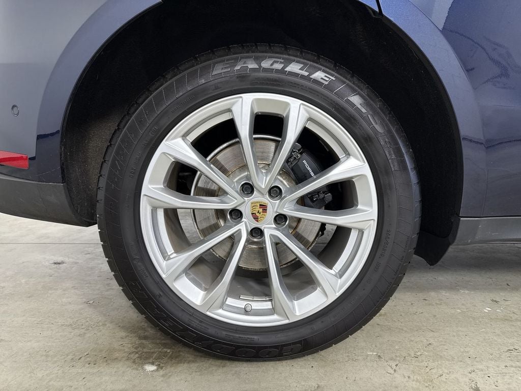 2023 Porsche Macan T