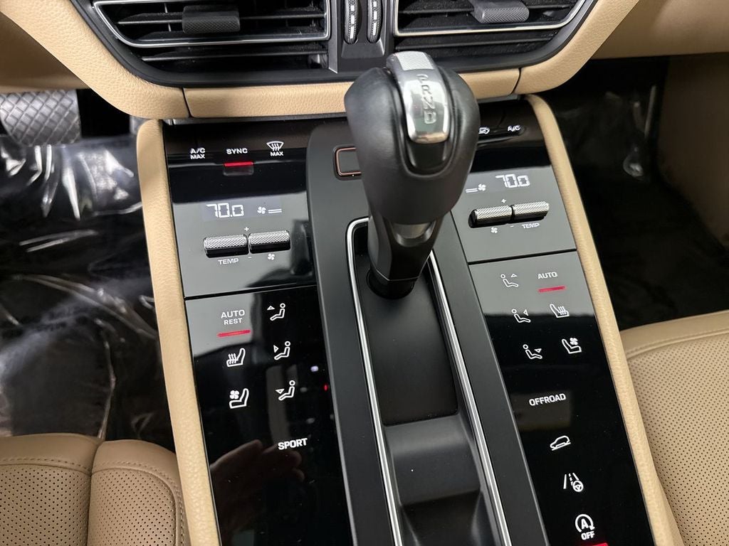 2023 Porsche Macan T