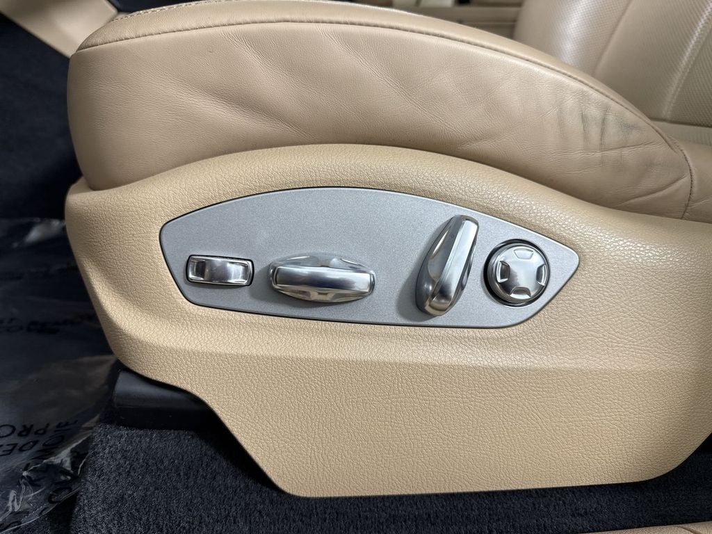 2023 Porsche Macan T