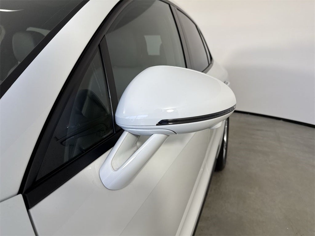 2023 Porsche Macan AWD