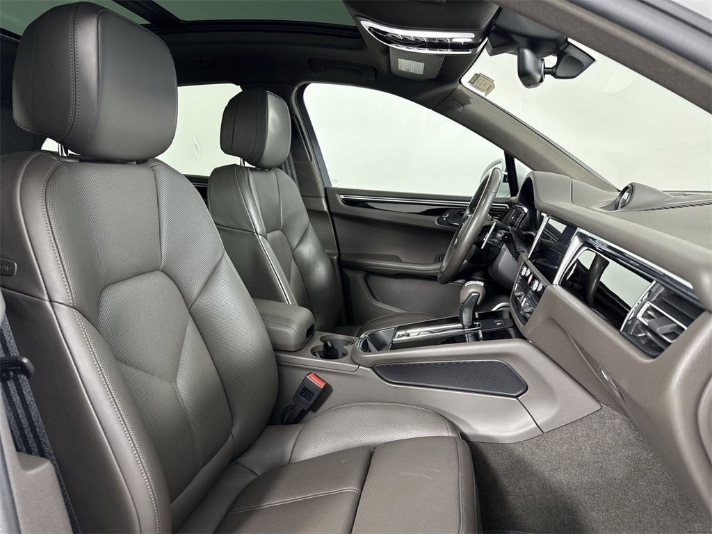 2023 Porsche Macan AWD