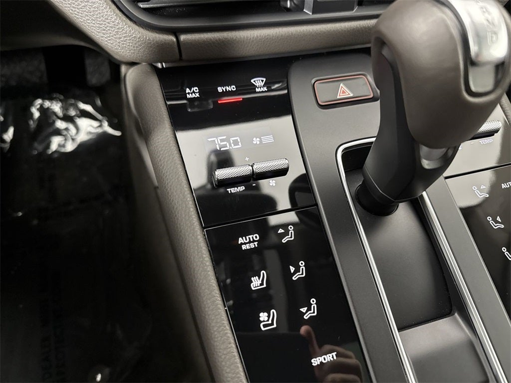 2023 Porsche Macan AWD