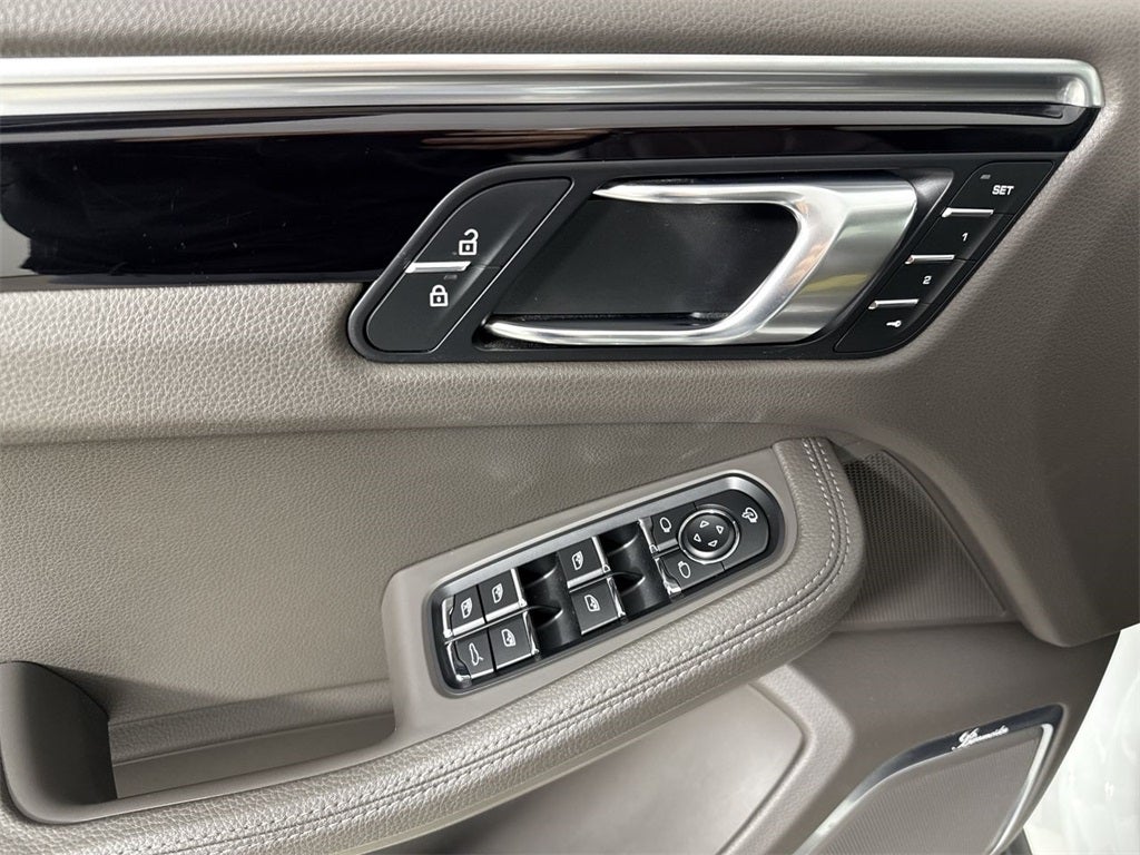 2023 Porsche Macan AWD