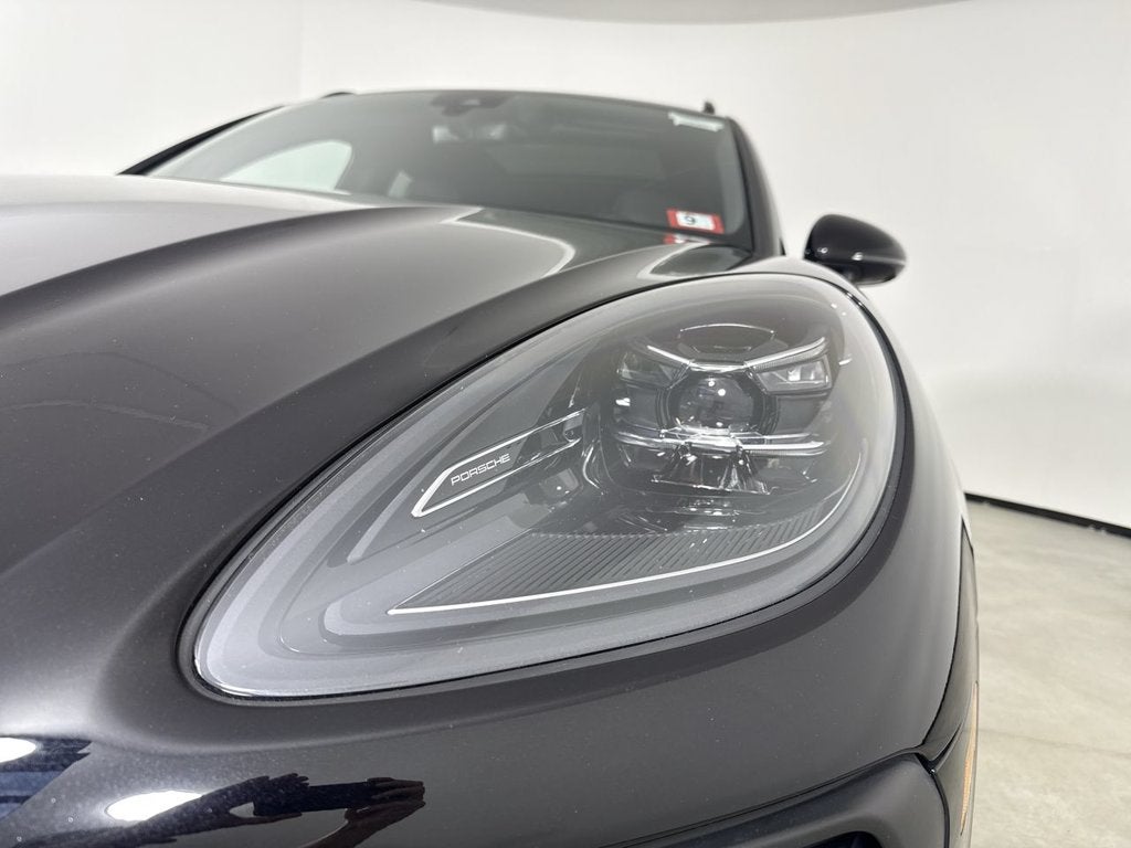 2023 Porsche Macan AWD