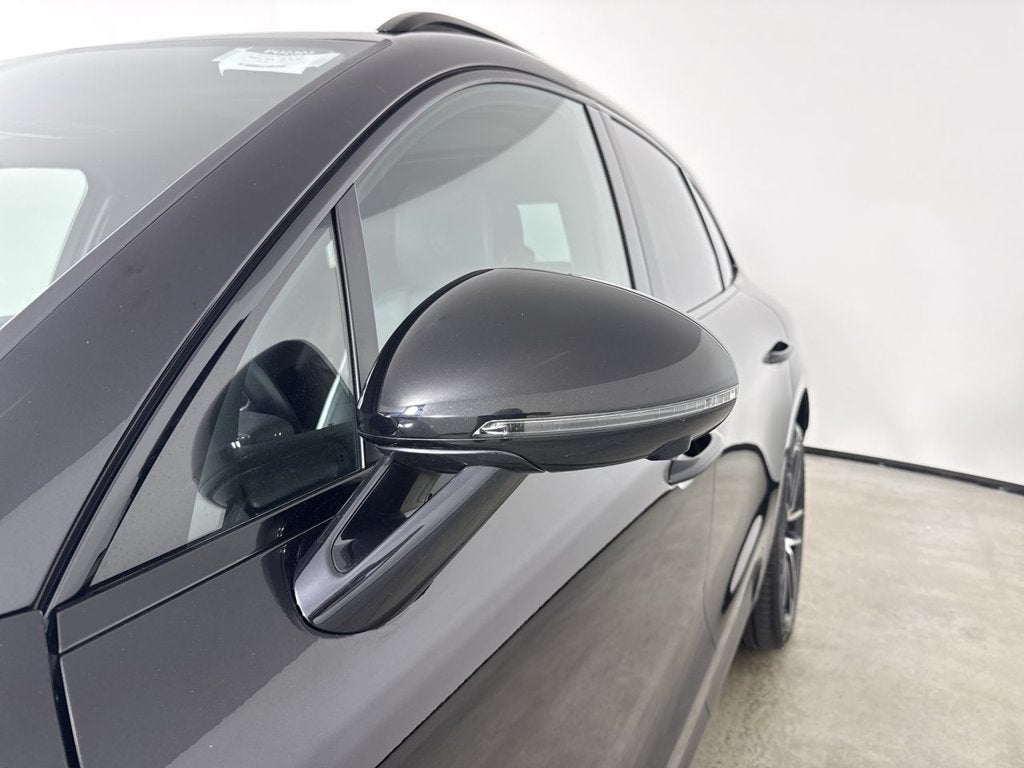 2023 Porsche Macan AWD
