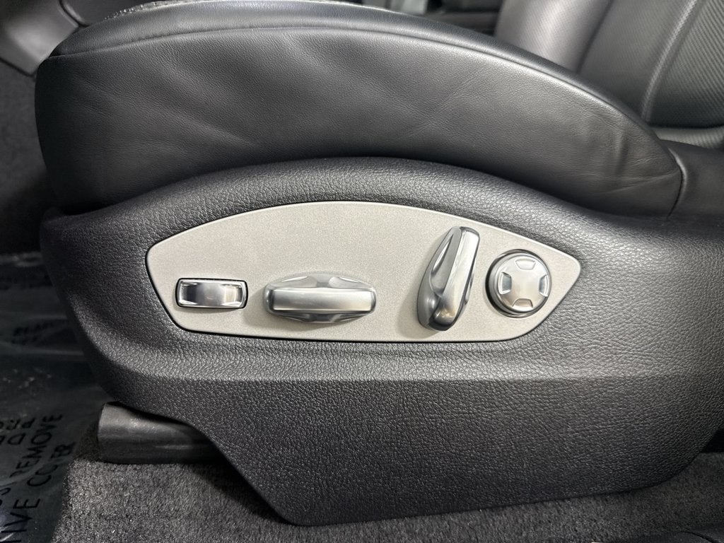 2023 Porsche Macan AWD