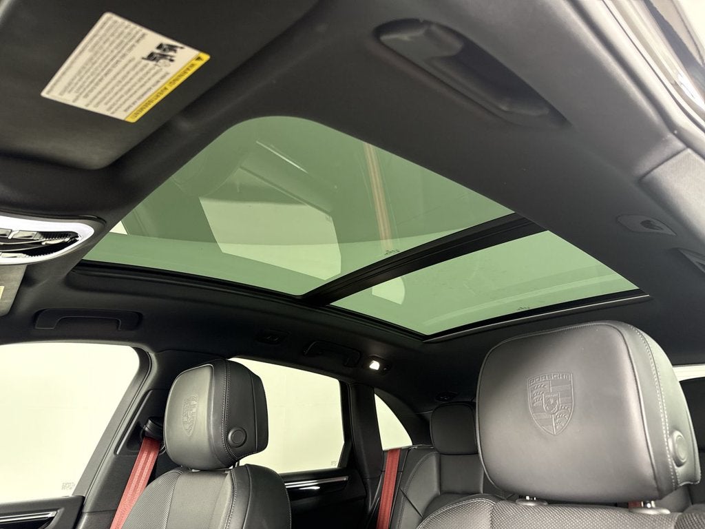 2023 Porsche Macan AWD