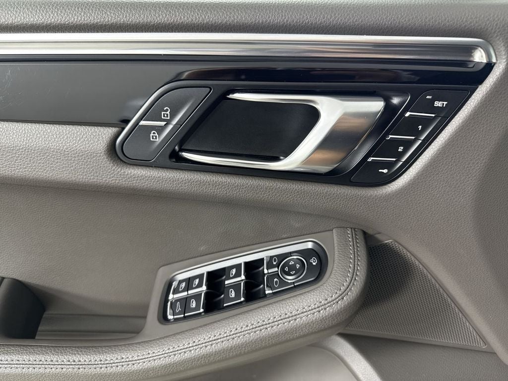 2024 Porsche Macan AWD