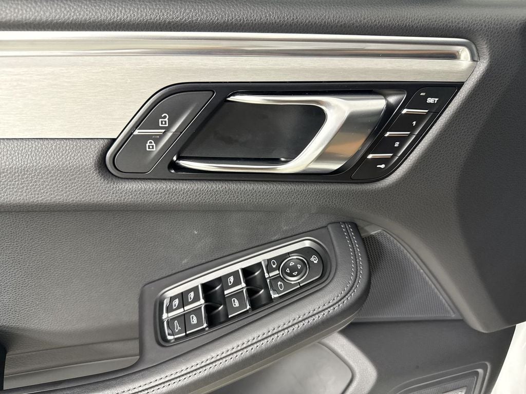 2024 Porsche Macan AWD
