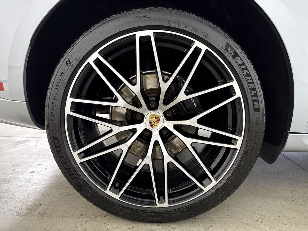 2024 Porsche Macan Base