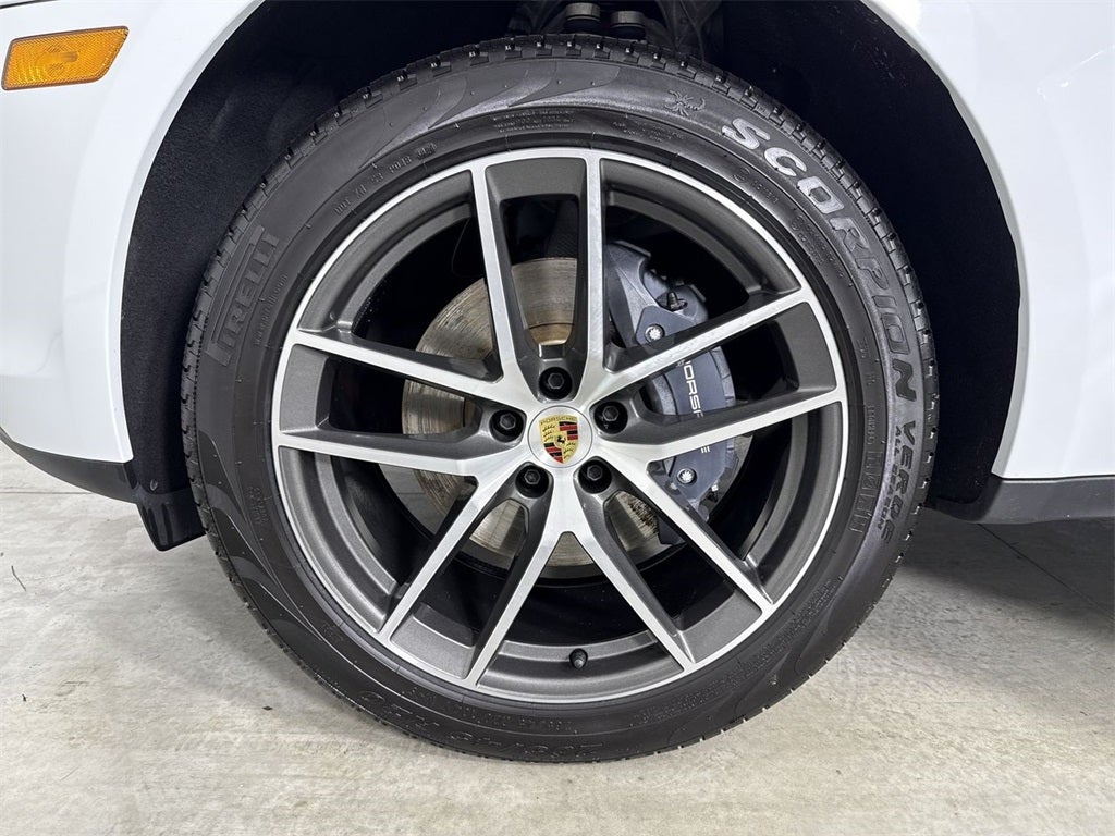 2025 Porsche Macan AWD