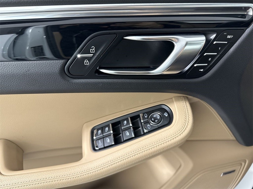 2025 Porsche Macan AWD