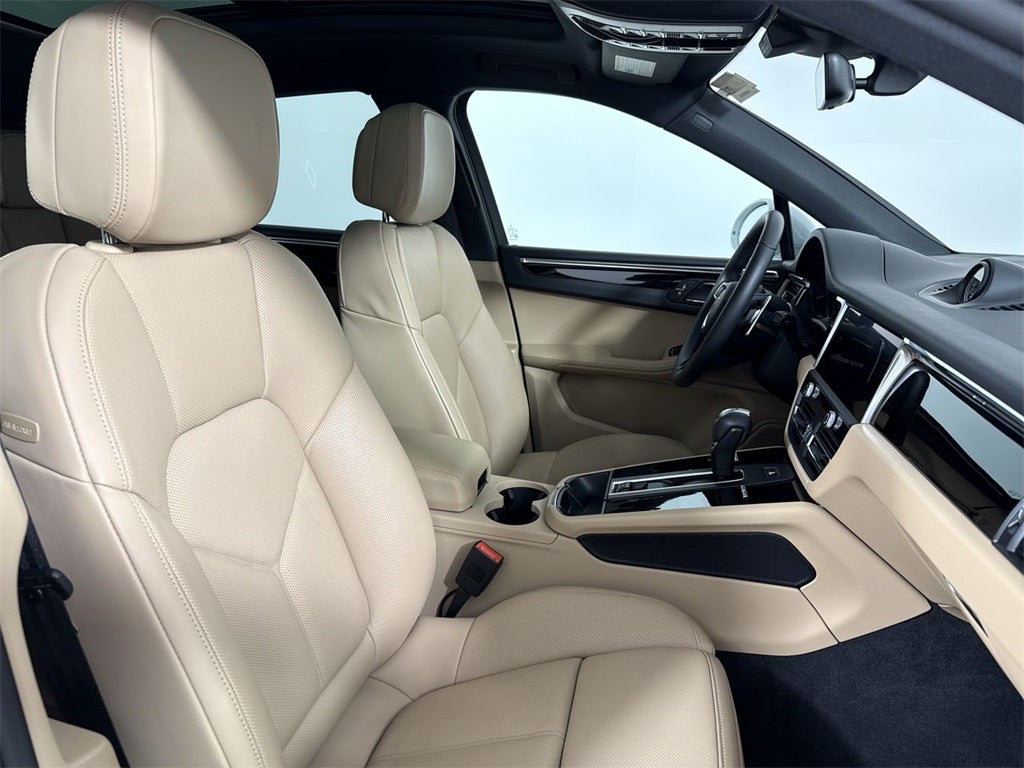 2025 Porsche Macan AWD
