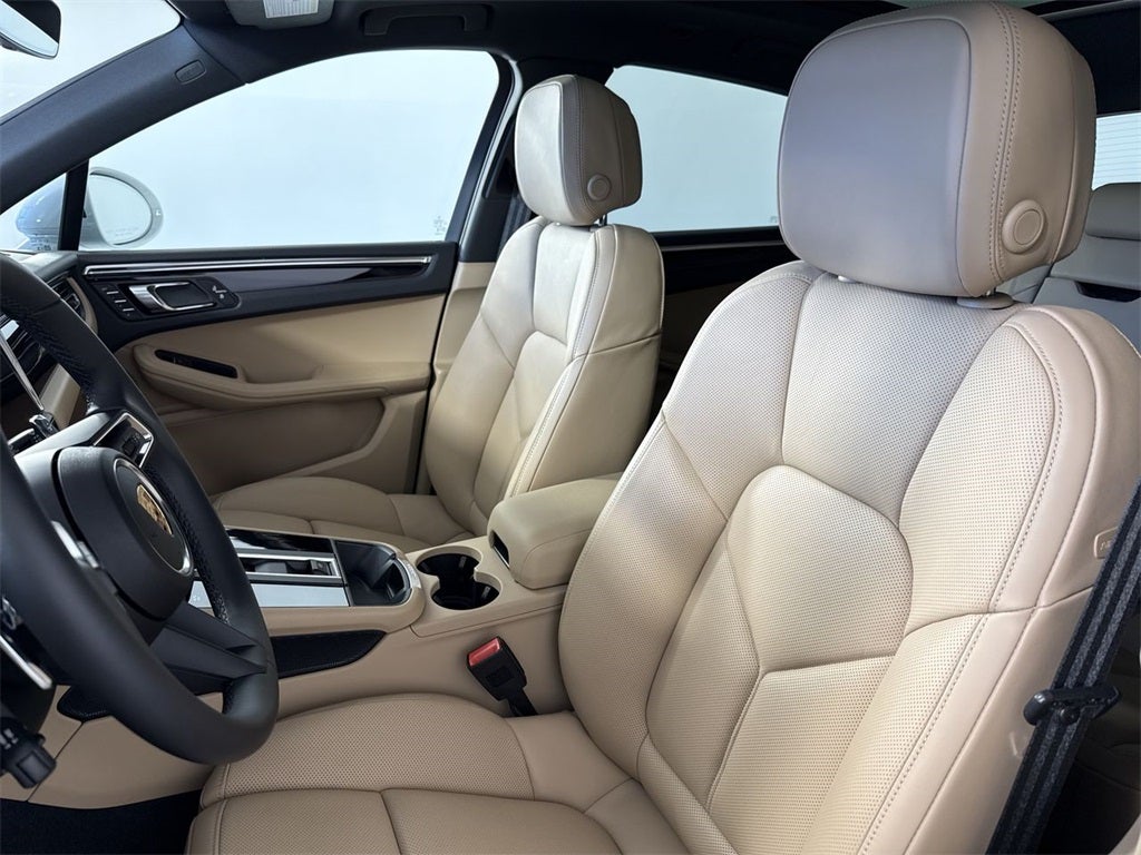 2025 Porsche Macan AWD