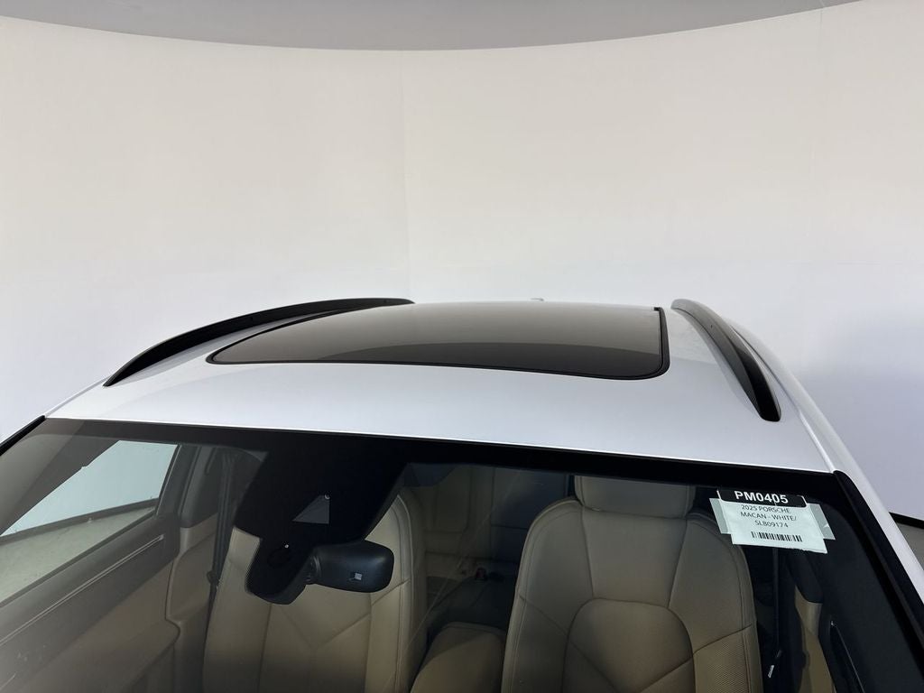 2025 Porsche Macan AWD