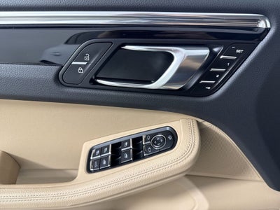 2025 Porsche Macan AWD