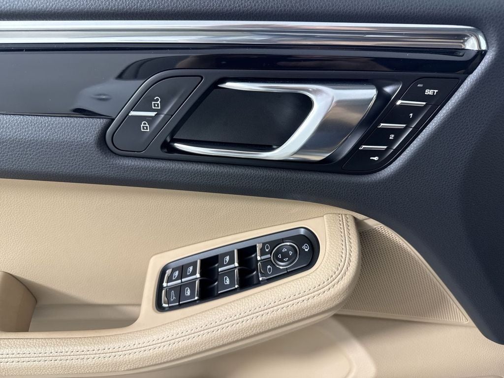 2025 Porsche Macan AWD