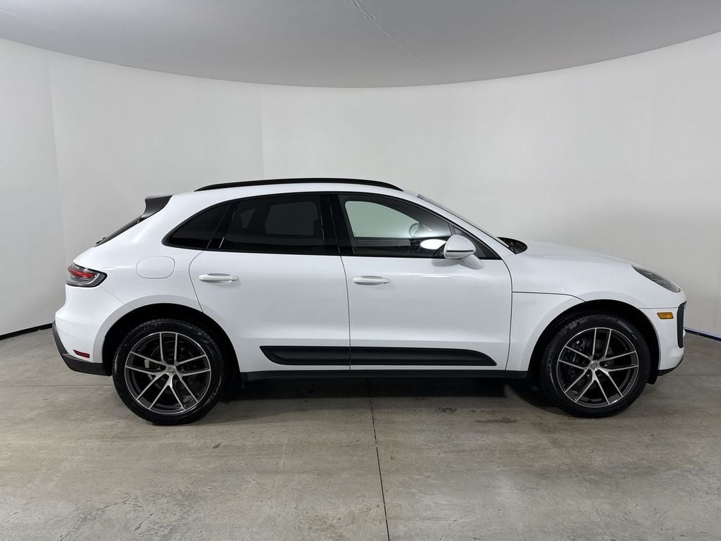2025 Porsche Macan AWD
