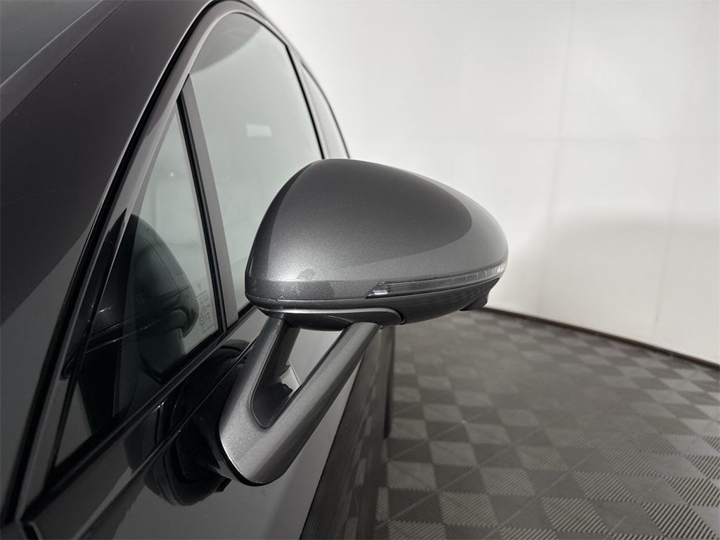 2025 Porsche Macan T