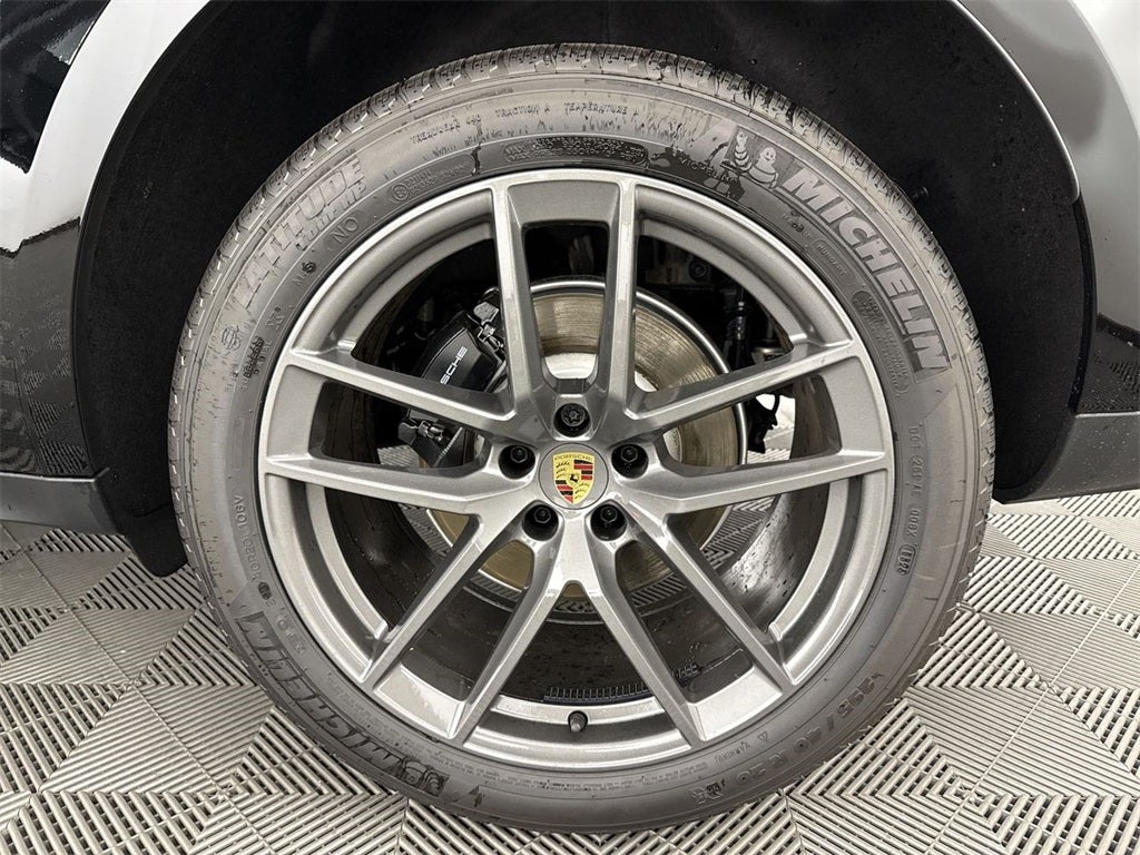 2025 Porsche Macan T